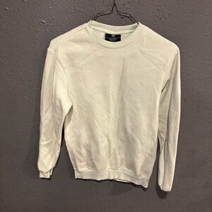 Women’s H&M White Sweater